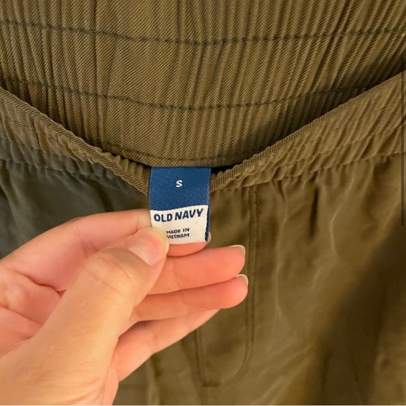 🛍️Old Navy olive green pull on joggers - Picture 3 of 4